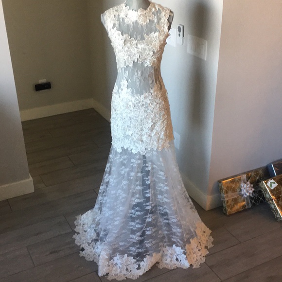 🎉SOLD🎉Beautiful Ivory Mermaid Lace Gown w/ Mesh - Picture 1 of 8